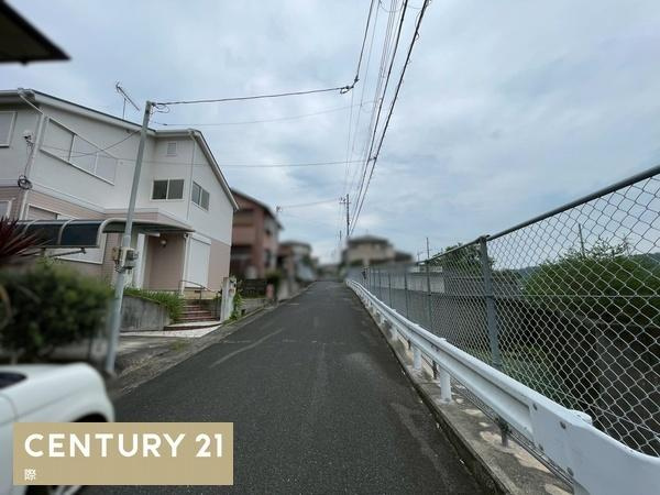 橋本市しらさぎ台　中古戸建の前面道路含む現地写真