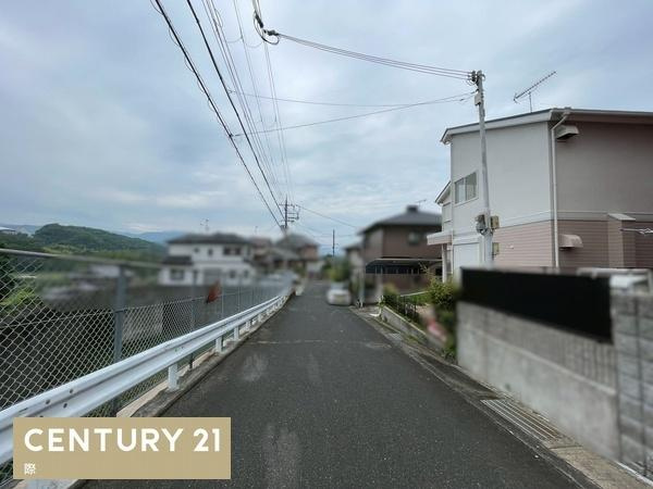 橋本市しらさぎ台　中古戸建の前面道路含む現地写真
