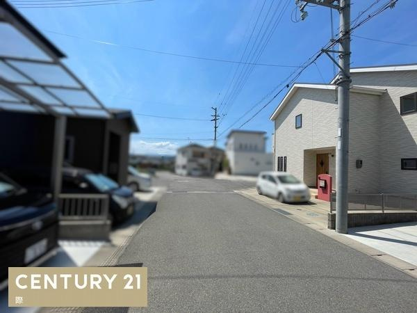 岩出市水栖　中古戸建の前面道路含む現地写真