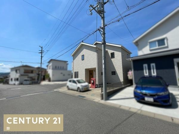 岩出市水栖　中古戸建の前面道路含む現地写真