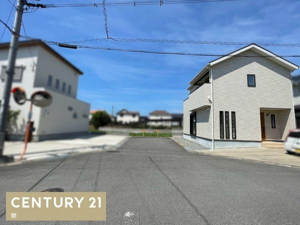 岩出市水栖　中古戸建の前面道路含む現地写真