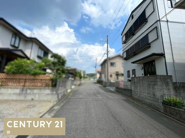 桃山町調月　中古戸建の前面道路含む現地写真
