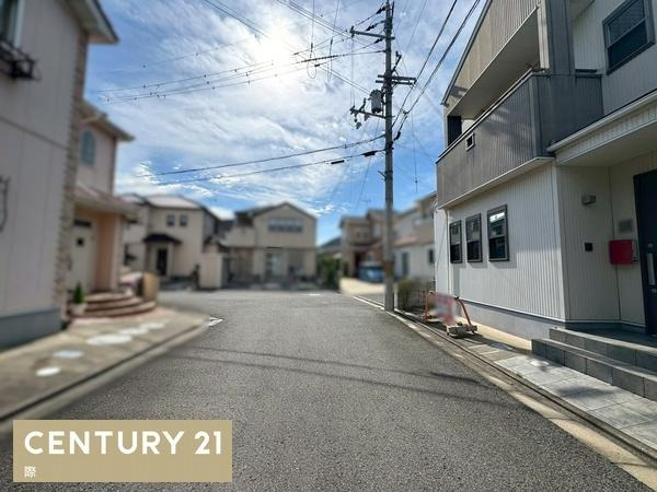 和歌山市栄谷　中古戸建の前面道路含む現地写真
