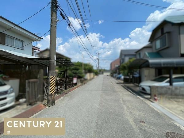 和歌山市松島　中古戸建の前面道路含む現地写真