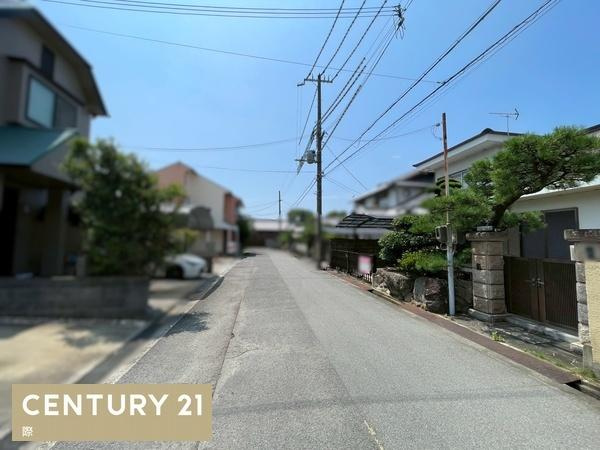 和歌山市松島　中古戸建の前面道路含む現地写真
