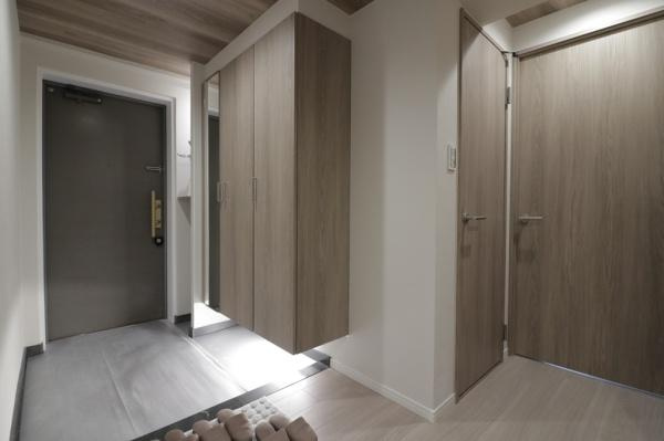 サンメゾン枚方朝日丘かえで館　中古 マンションの玄関