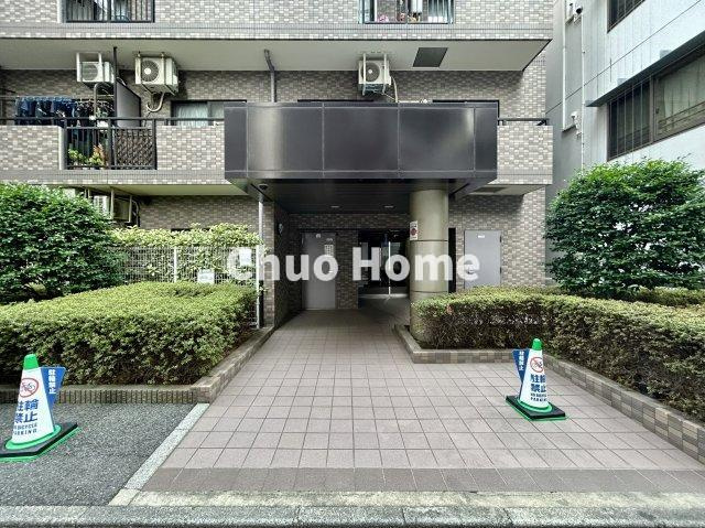 スカーラ台東根岸のエントランス|【エントランス】マンションのエントランスは、その物件の印象を決める、顔とも言える場所です。毎日通る場所ですからきれいなのが一番です。