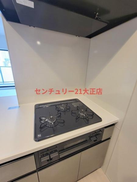 Louis Residence 弁天町のキッチン|★人気の三口ガスコンロ★