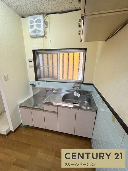 平尾２丁目貸家のキッチン|★３階への階段★