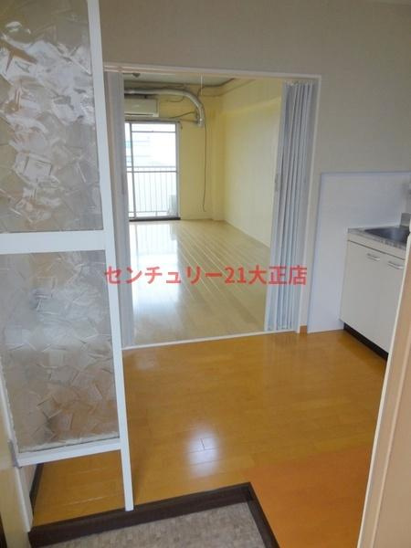 北恩加島住宅2号棟のエントランス