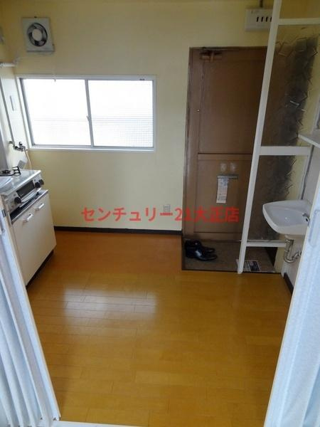 北恩加島住宅2号棟の玄関
