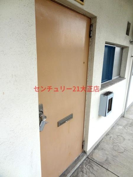 北恩加島住宅2号棟の玄関