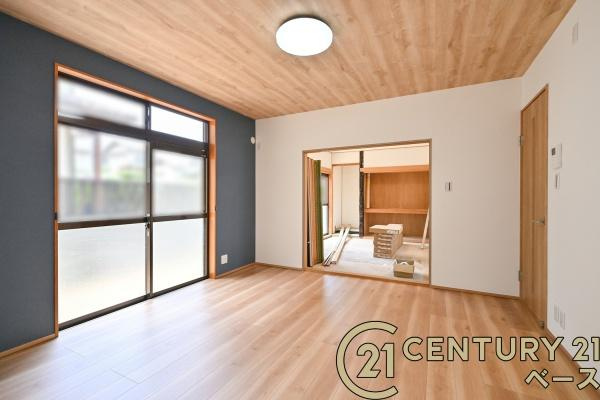 北葛城郡広陵町みささぎ台の中古一戸建の居間・リビング|■現地撮影写真■陽当たり良好な南向きのＬＤＫです！