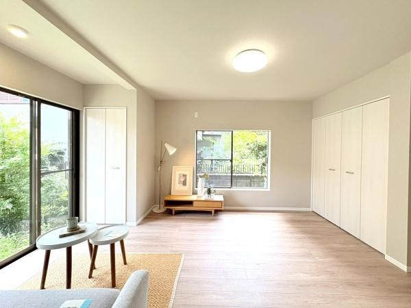 川崎市多摩区西生田５丁目の中古一戸建の居間・リビング