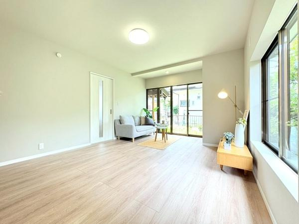 川崎市多摩区西生田５丁目の中古一戸建の居間・リビング