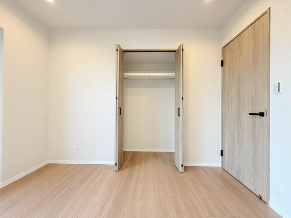 クレストフォルム市が尾南の収納|各部屋にクローゼットが確保されており、収納スペースが充実しています。
