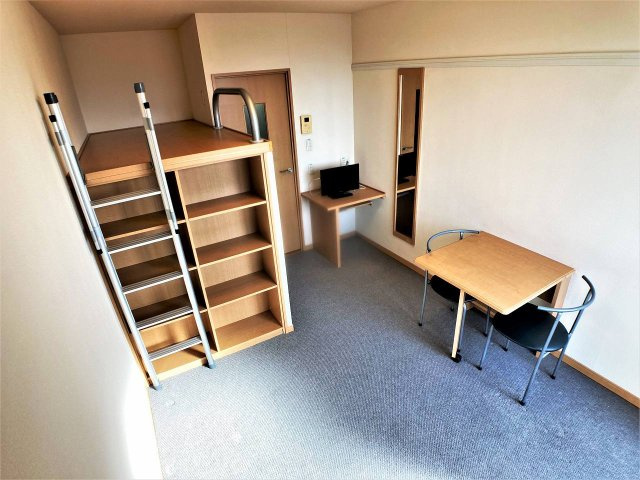 レオパレスＹＡＭＡＺＡＫＩの居間・リビング