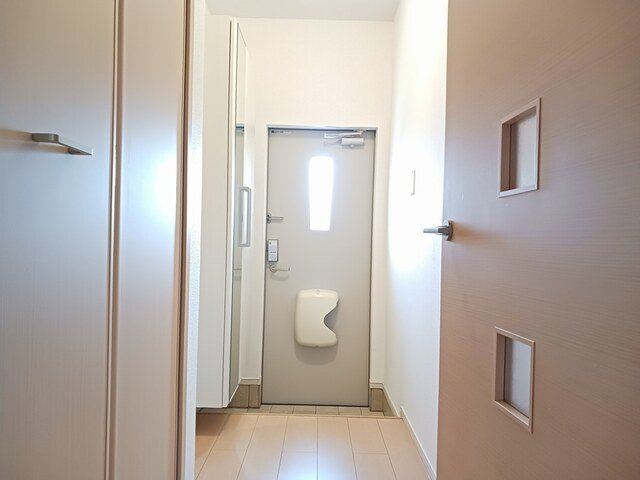 ハッピーフィールドつばき館の玄関