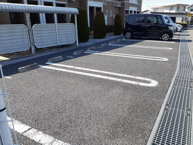 ブレッザの駐車場