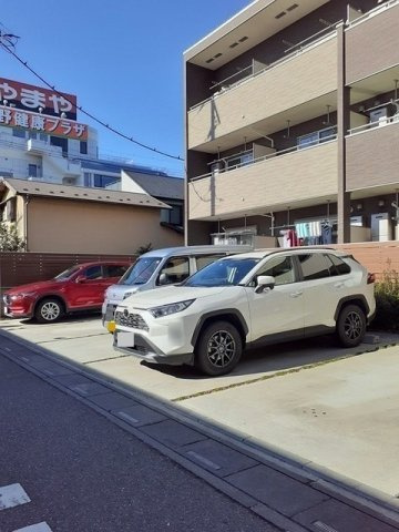 グランシェの駐車場