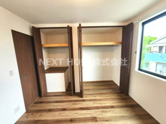 【収納】 | 尼崎市浜３丁目中古戸建　築浅！ | ３階洋室6.1帖のクローゼットです♪たくさんのお洋服・小物が収納できます！１室内を有効に使用していただけます！！
