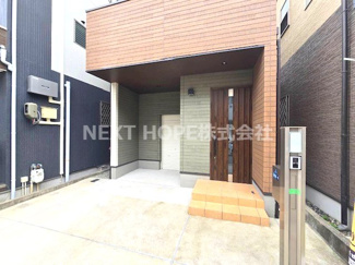 【玄関】 | 尼崎市浜３丁目中古戸建　築浅！ | 玄関前です♪駐車スペース・駐輪スペースとしてご使用できます！！