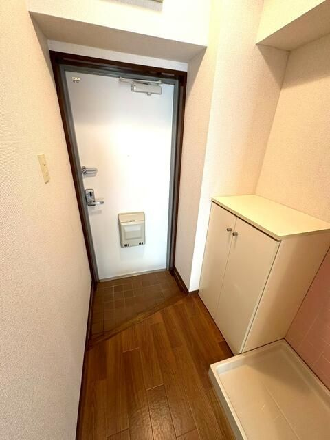 グリンセリ千駄ヶ谷　１０５号室の玄関|玄関