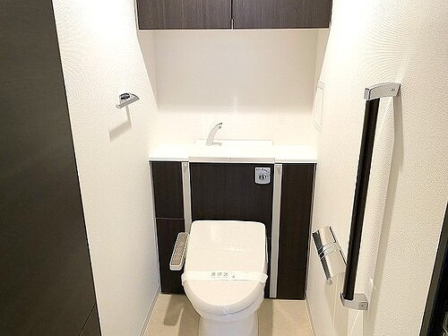 ライオンズタワー岡山表町のトイレ|洗浄機能付き便座　※2020年9月撮影