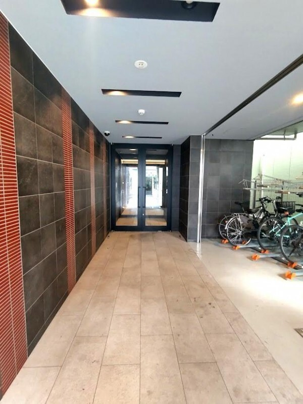 高槻市芥川町２丁目の賃貸マンションのエントランス
