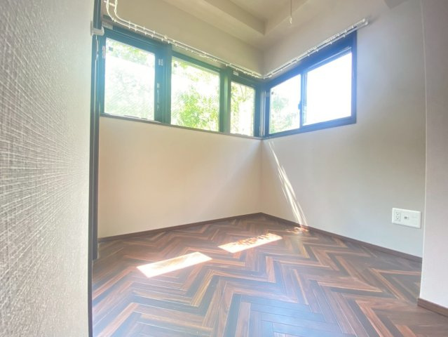 高槻市芥川町２丁目の賃貸マンションの洋室