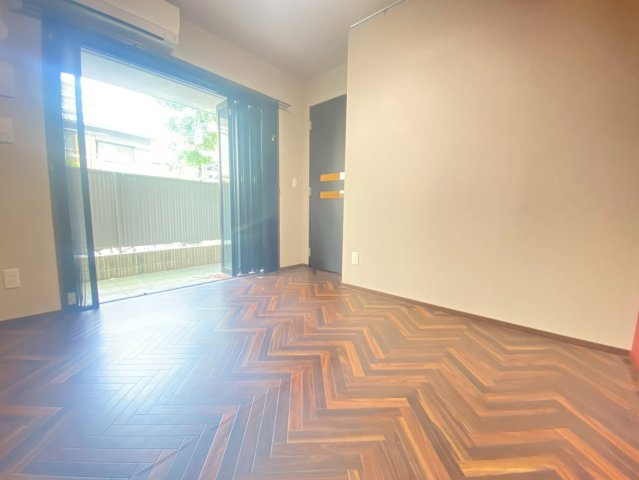 高槻市芥川町２丁目の賃貸マンションの洋室