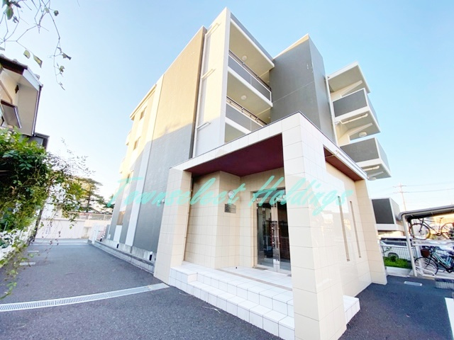 茅ヶ崎市小和田３丁目の賃貸マンションのエントランス
