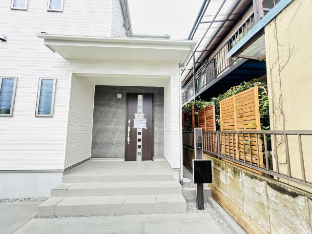 新築　高崎市倉賀野町　Heartful　Town　A号棟の玄関|現地写真　ポストと一体型のTVモニターホンでセキュリティ安心！
