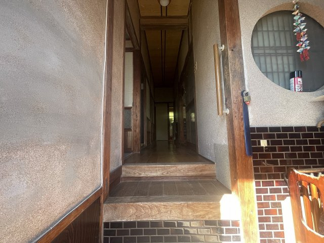 峰坂町一戸建の玄関