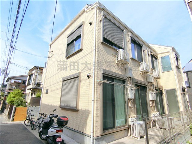 KKハウス羽田の外観|2014年10月築　木造地上2階建て総戸数8戸の人気賃貸アパート
京浜急行空港線穴守稲荷駅最寄りの東京都大田区羽田3丁目の住宅街の立地！