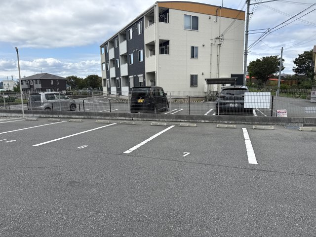 ラ・エトワール王子の駐車場