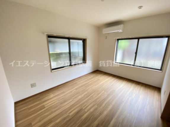 エメラルド立石貸戸建の洋室