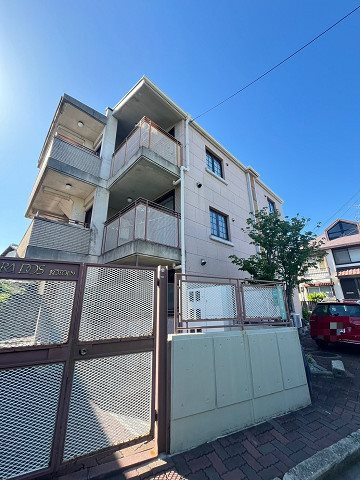 パラドス甲東園の外観