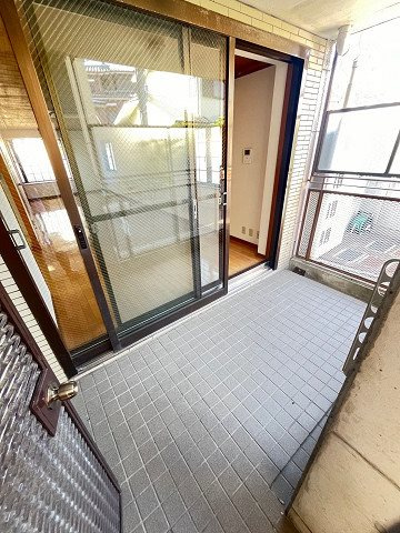 パラドス甲東園の玄関