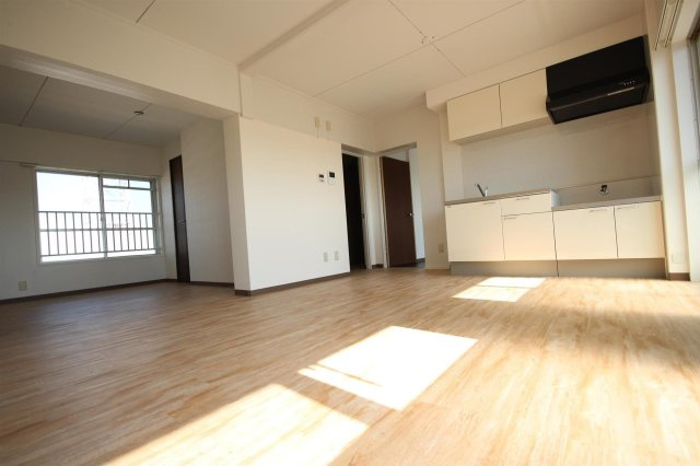 コンチェルト東合川Ⅰ【キャッシュバック対象物件】の居間・リビング|ゆったりとした居間です