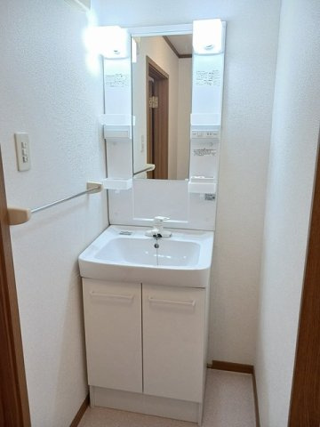 サミットハウスＡ棟の洗面所|コンパクトで使いやすい洗面所