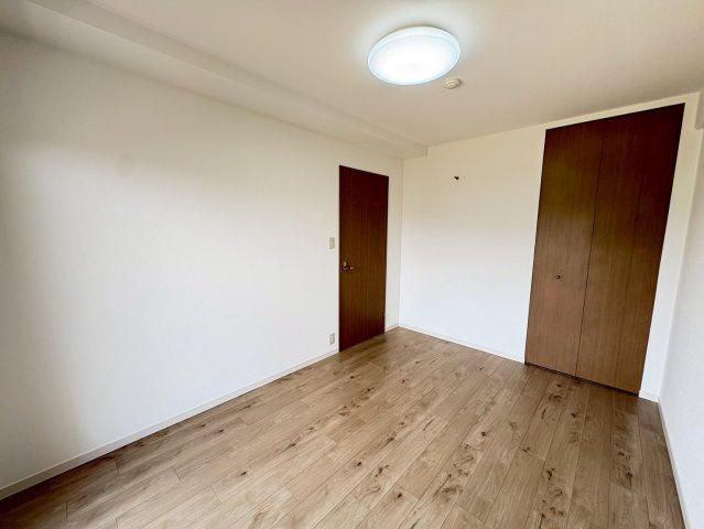 グレーシィ須磨アルテピアⅡ番街の洋室|明るい洋室です