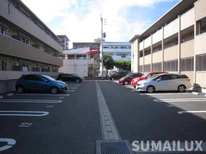 パレス丹波　弐番館の駐車場