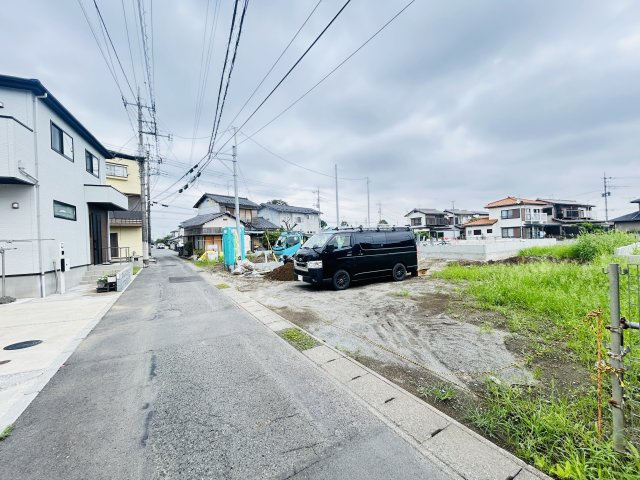新築　高崎市中豊岡町第3　クレイドルガーデン　１号棟の前面道路含む現地写真|現地写真　西側接道幅員約4ｍ