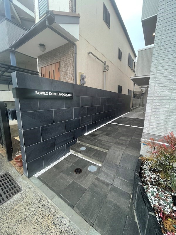 BOWLZ KOBE 兵庫町の外観