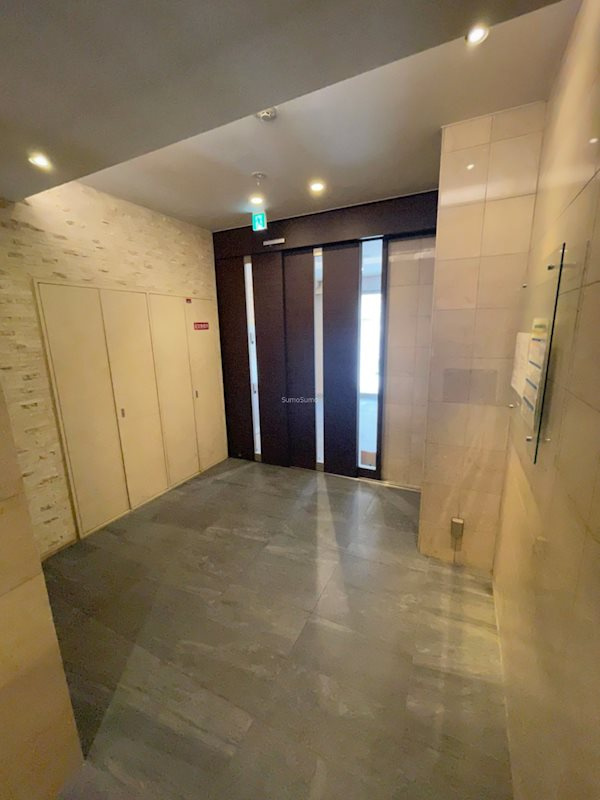アモーレ本町ウエストのロビー