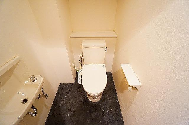 アーバンフラッツ瓦町のトイレ