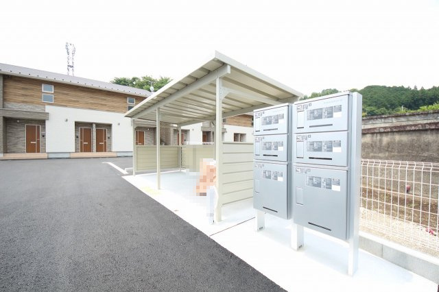 Park　Forest　Bのその他共用部分|駐輪場と宅配ボックスです