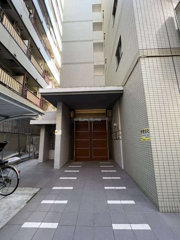 レクシア千代崎のエントランス