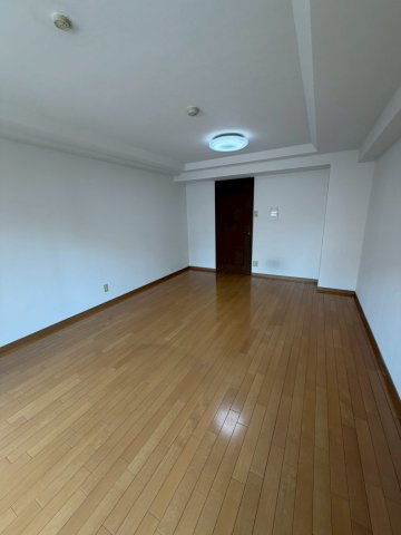 クレフ本山の洋室